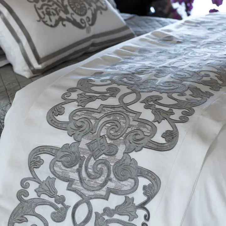 Mozart Throw / White Linen / Silver Velvet 45X98