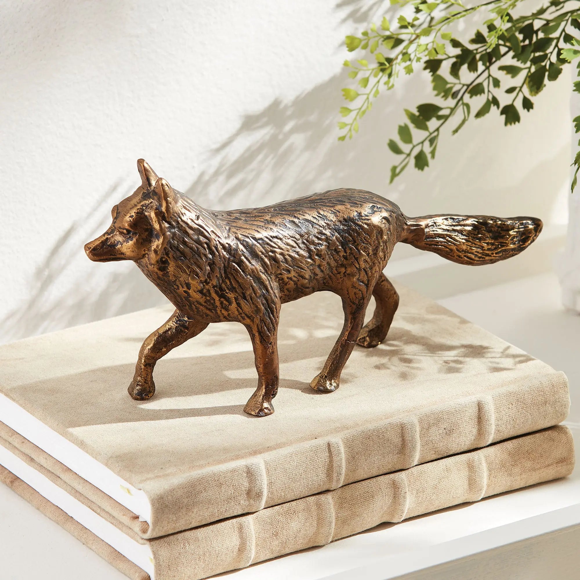 SLY FOX SCULPTURE Villa Decor & Design