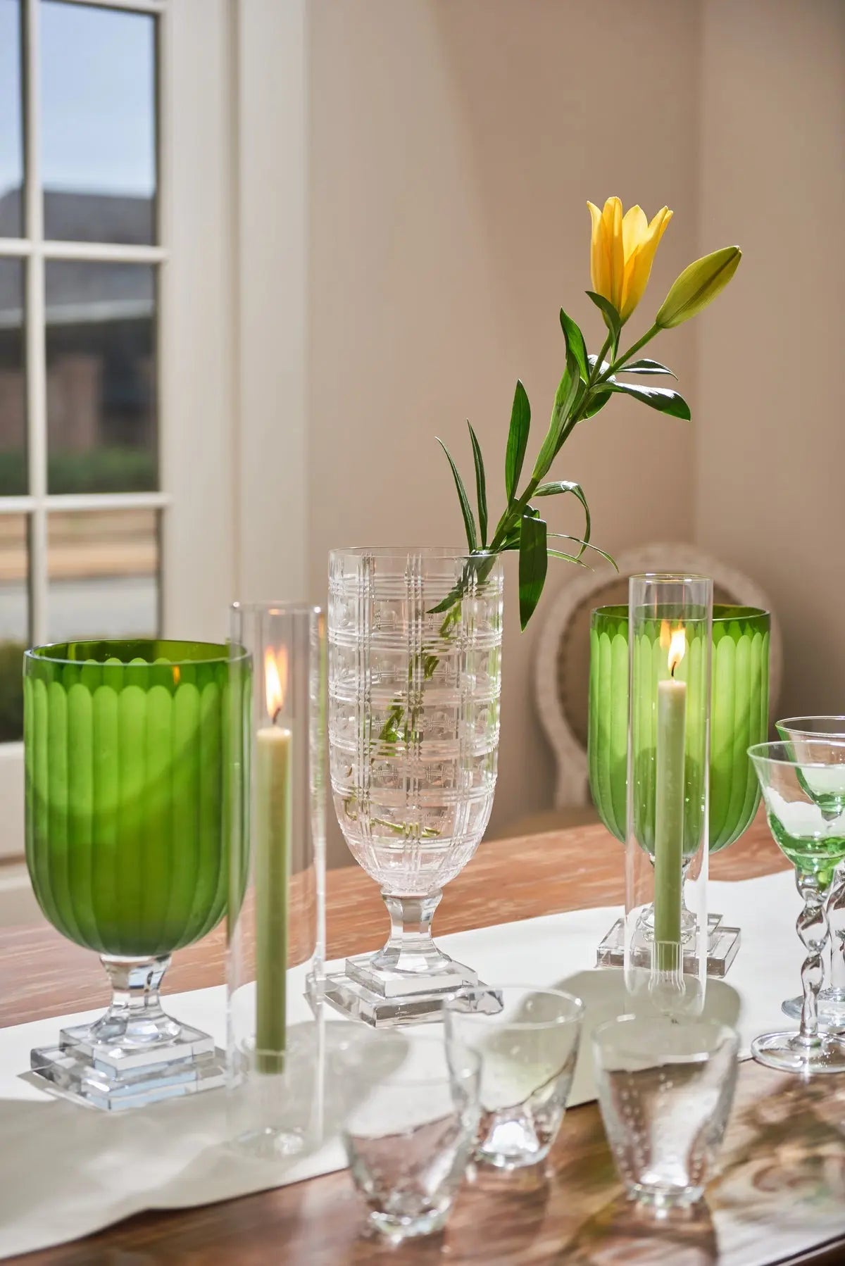 2-Piece Clear Candleholder with Cylinder – Clear or Gold Trim (Set of 4) - Villa Decor & Design