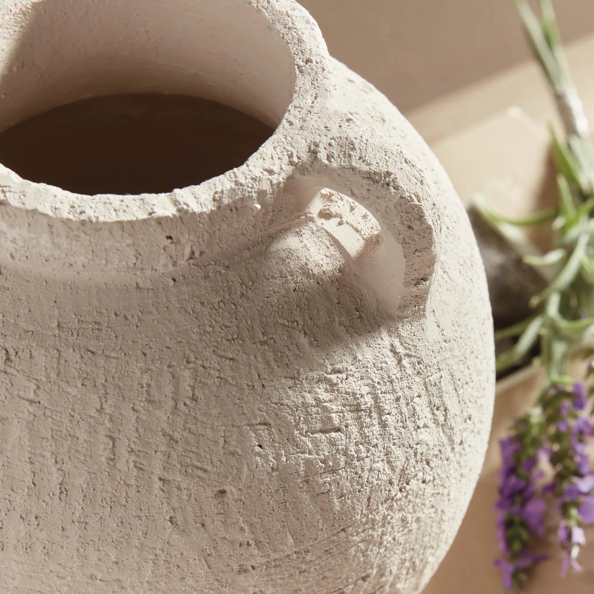Gianna white terracotta vases – small