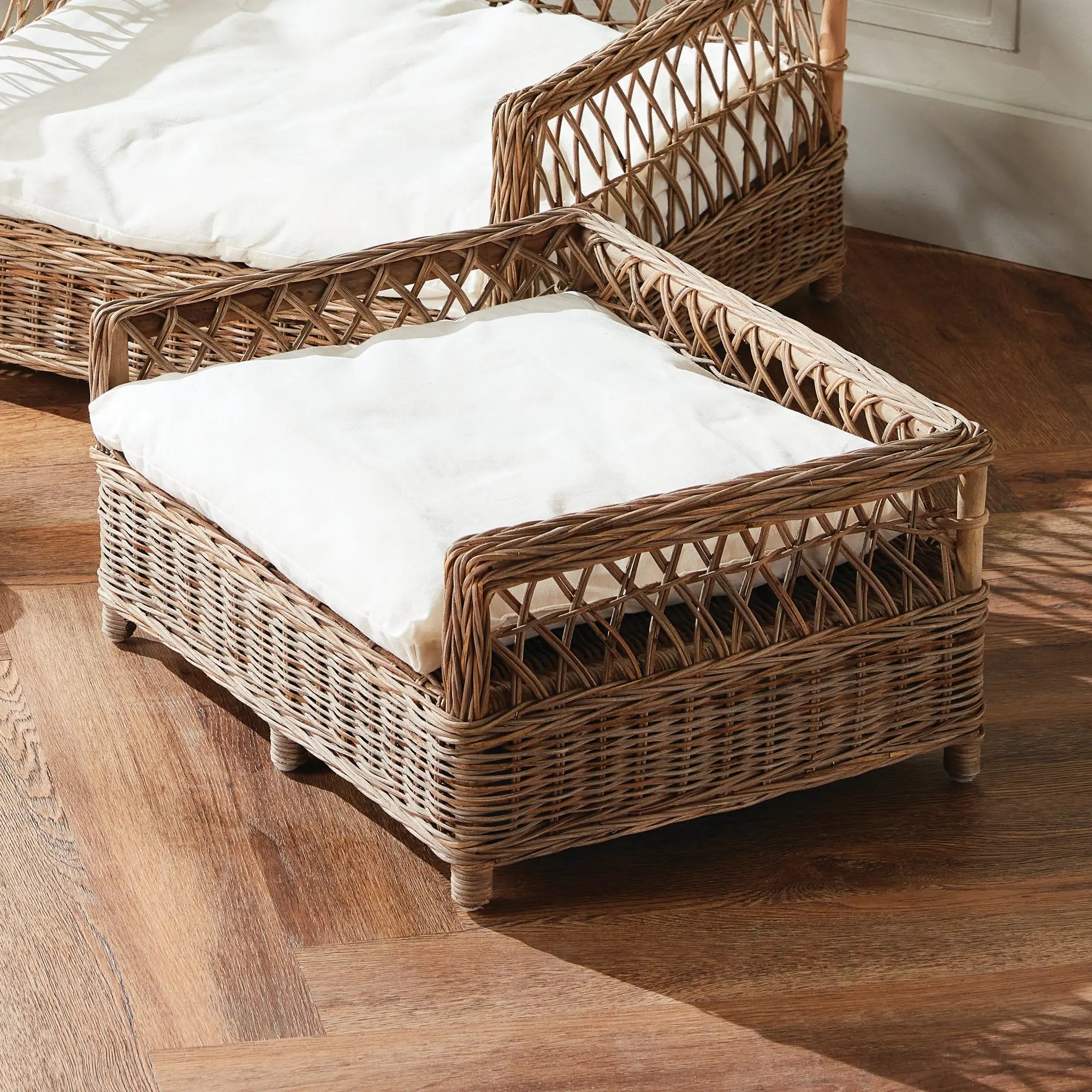 Normandy woven rattan dog bed with gray cushion – Small size