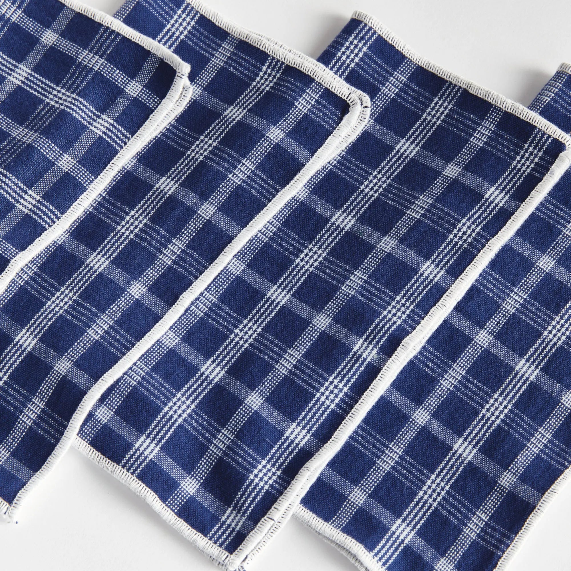 Barclay Butera Oakwood Table Linens