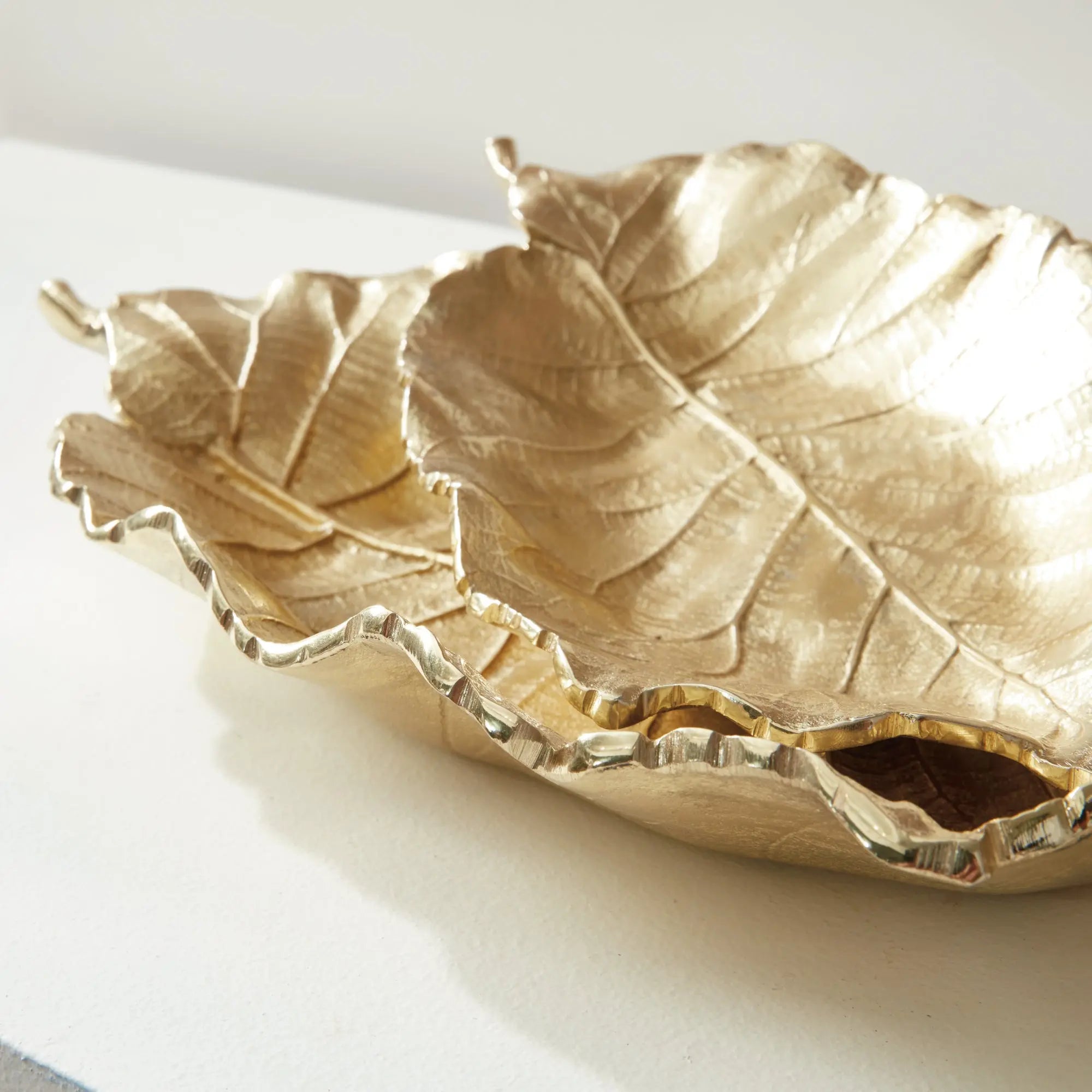 ALEGRA GRAND LEAF TRAY Villa Decor & Design