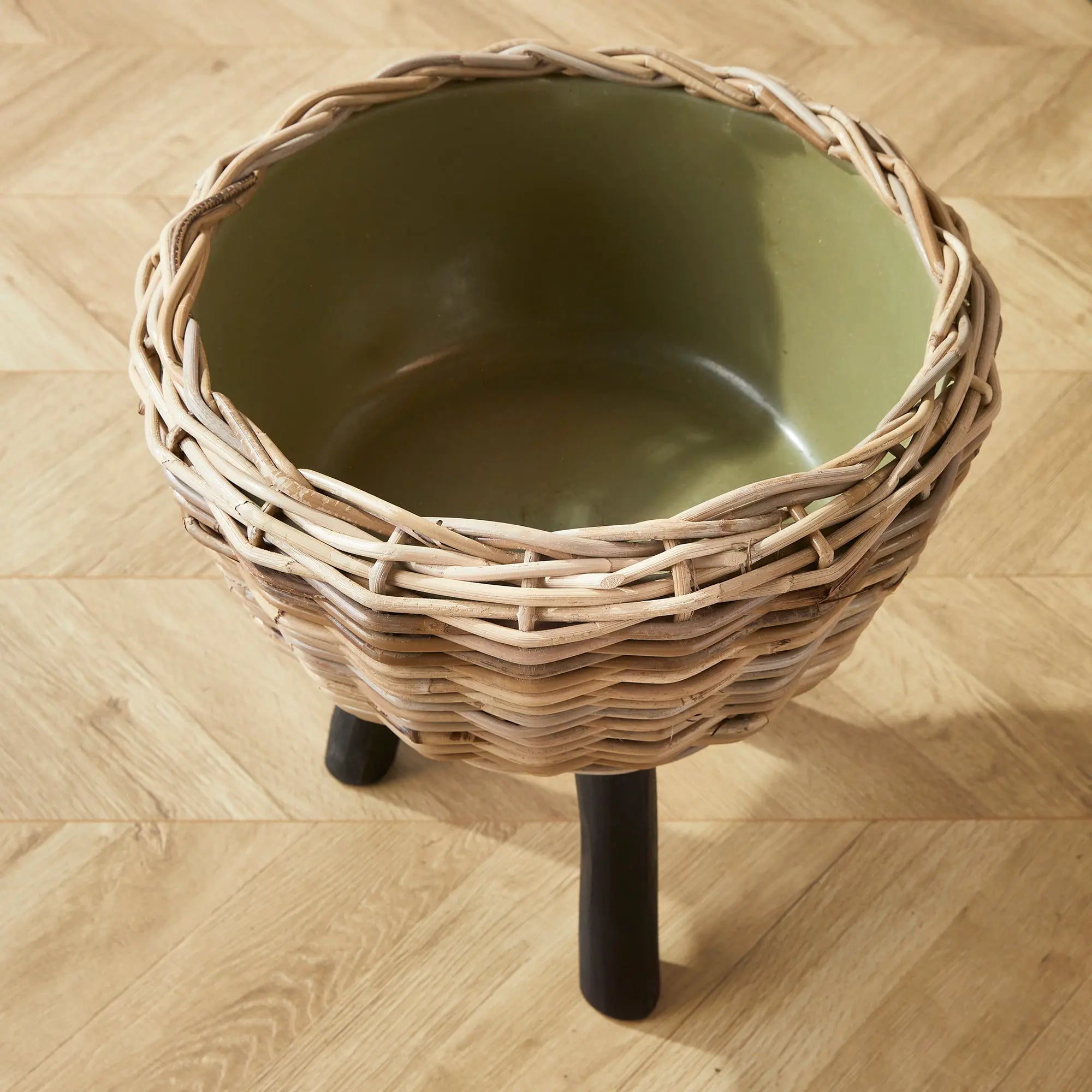 WOVEN RATTAN DRY BASKET PLANT RISER 17" Villa Decor & Design